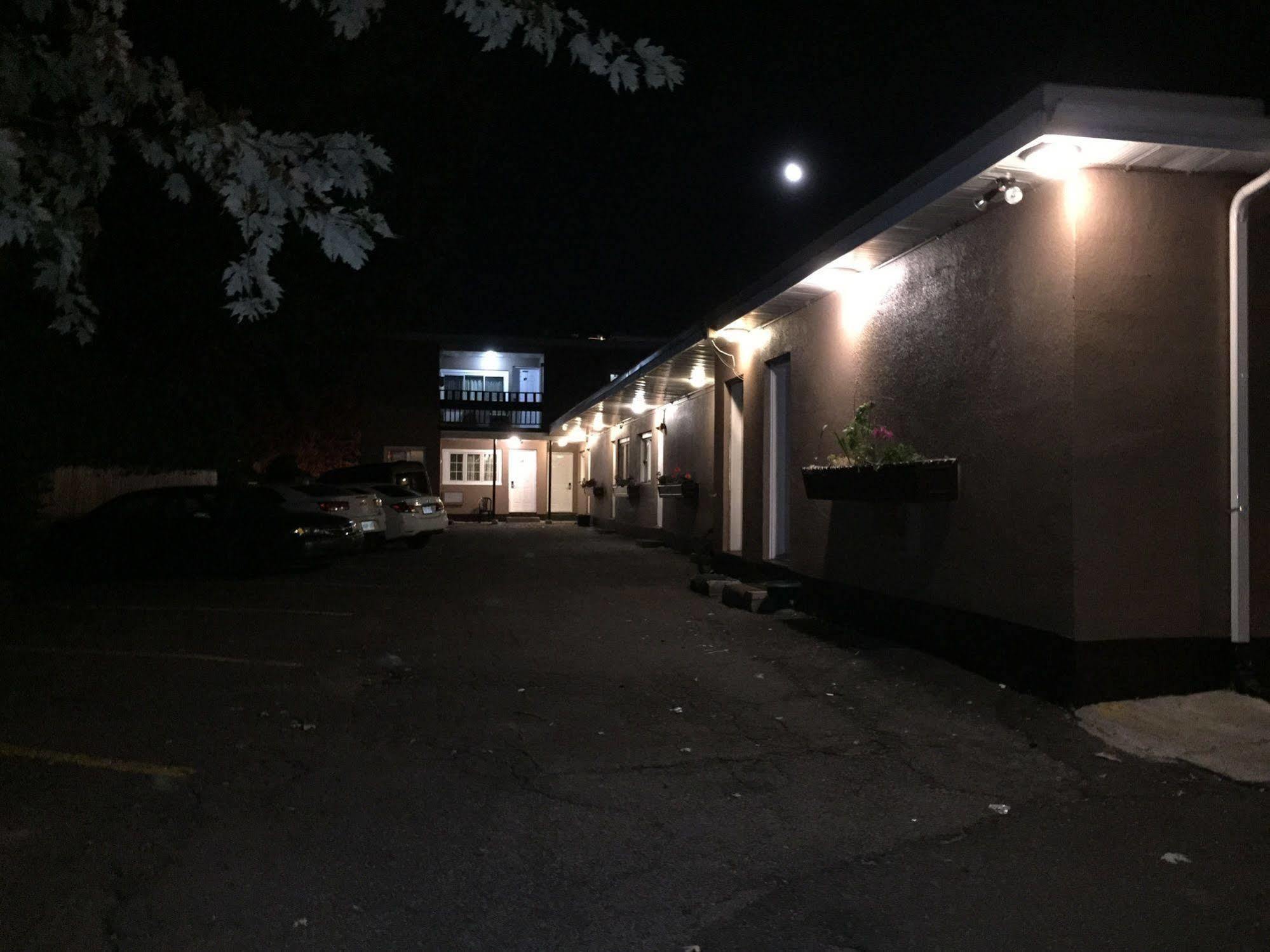 Stardust Motel *